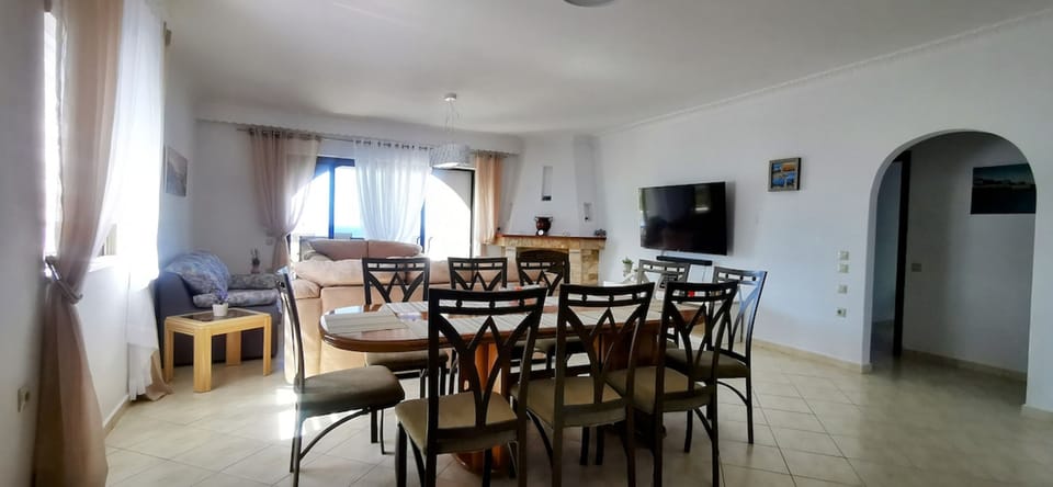 House, Smoking | 3 bedrooms, desk, soundproofing