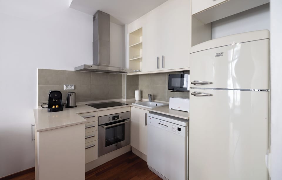 Apartment (2 Bedrooms) | Private kitchen | Fridge, microwave, oven, dishwasher