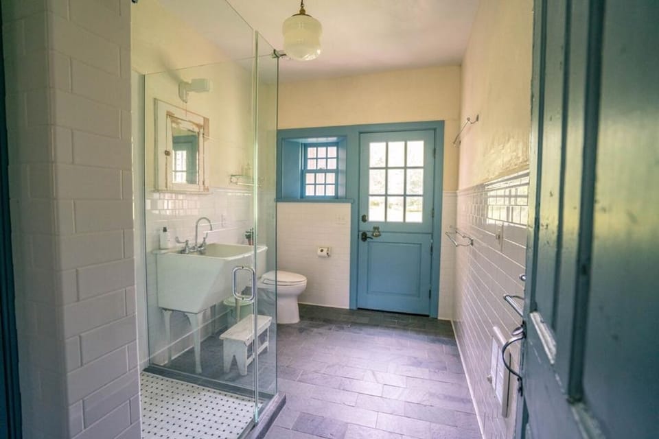 Main floor bathroom 