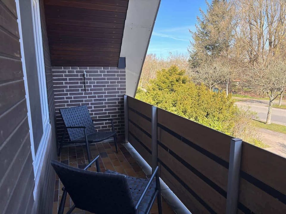Überdachter Balkon.