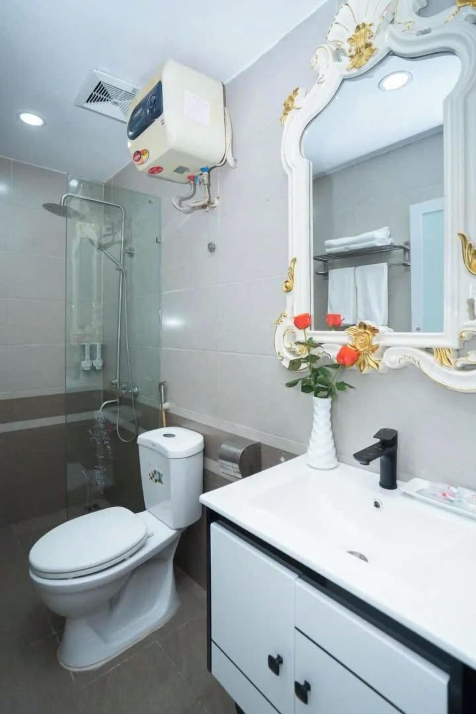 Family Quadruple Room, City View | Bathroom | Hair dryer, towels, soap, shampoo