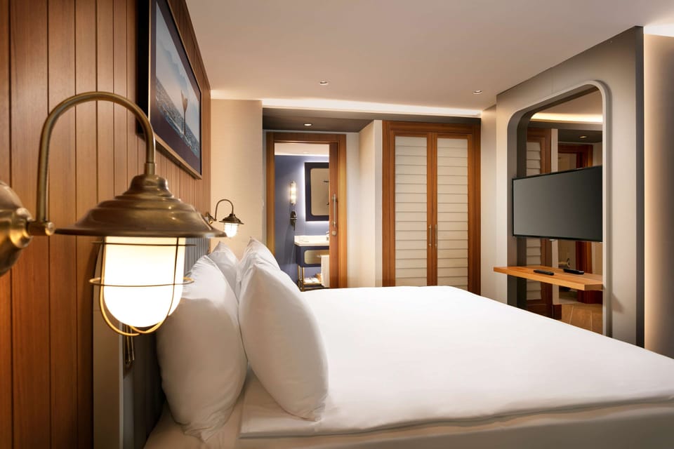 Free minibar, in-room safe, desk, laptop workspace