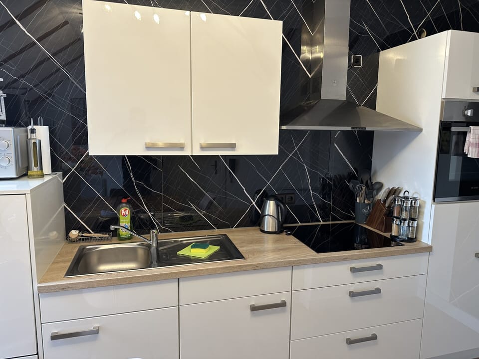Basic Apartment, Private Bathroom (1) | Shared kitchen