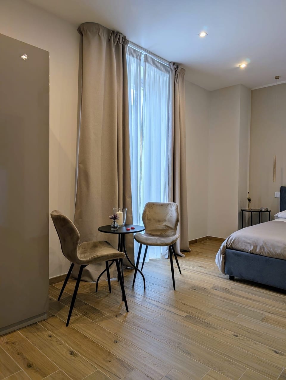 Minibar, desk, free WiFi