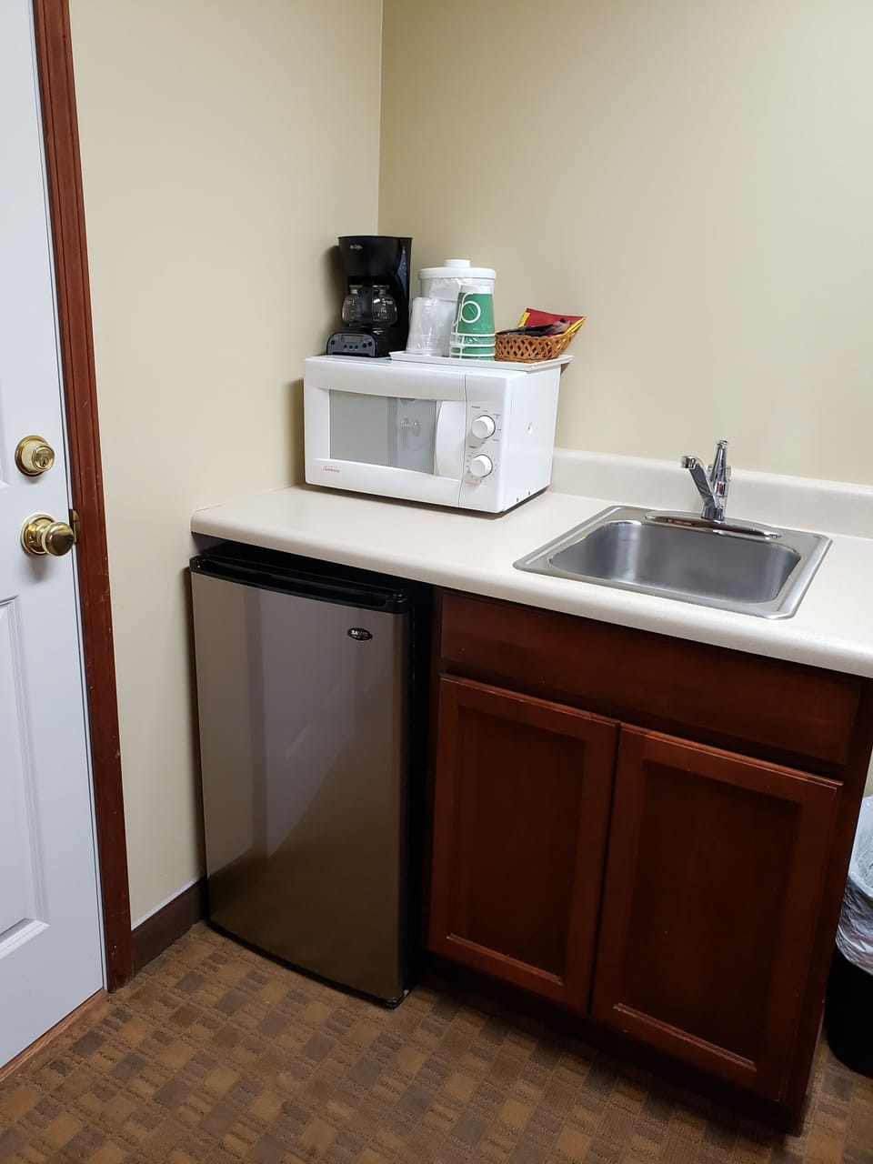 Fridge, microwave
