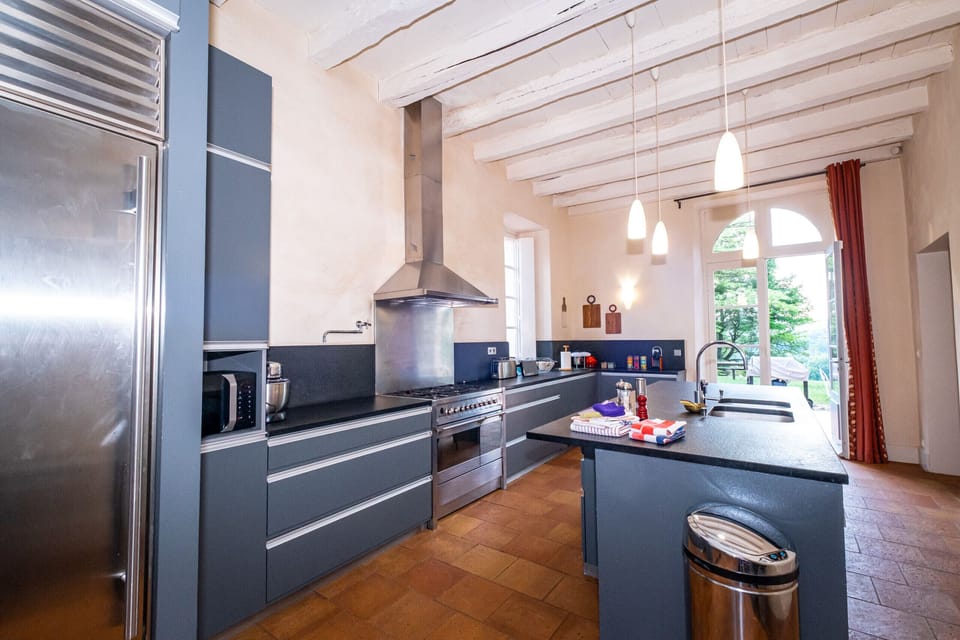 Fully equipped kitchen - Espresso machine - American fridge - Kitchen range - Dishwasher - Direct access to the terrace