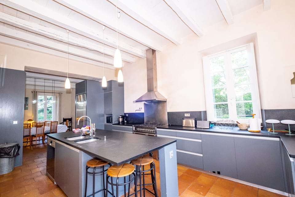 Fully equipped kitchen - Espresso machine - American fridge - Kitchen range - Dishwasher - Direct access to the terrace