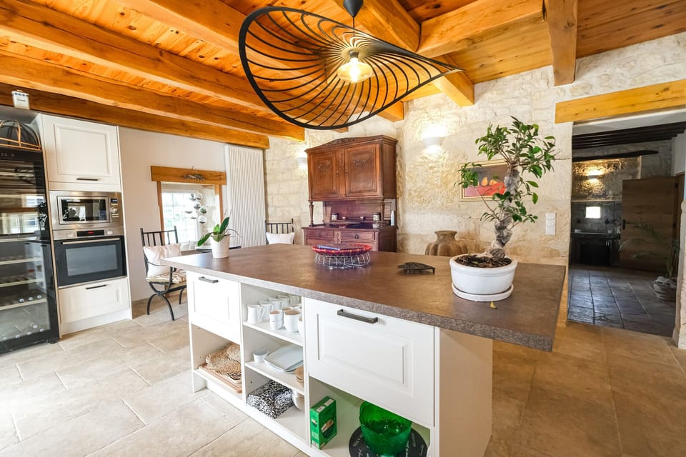 Fully equipped kitchen - Wine cellar - Toaster - Dishwasher - Coffeemaker - Kettle - Full set of cookware - Crockery and cutlery - Household linen provided.