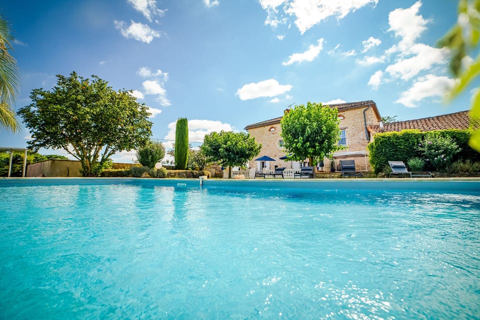 Swimming pool (June to September, weather permitting) - Deckchairs - Sunshade - Covered terrace + Open-air terrace - Garden lounge - Barbecue/Plancha - Private car park.