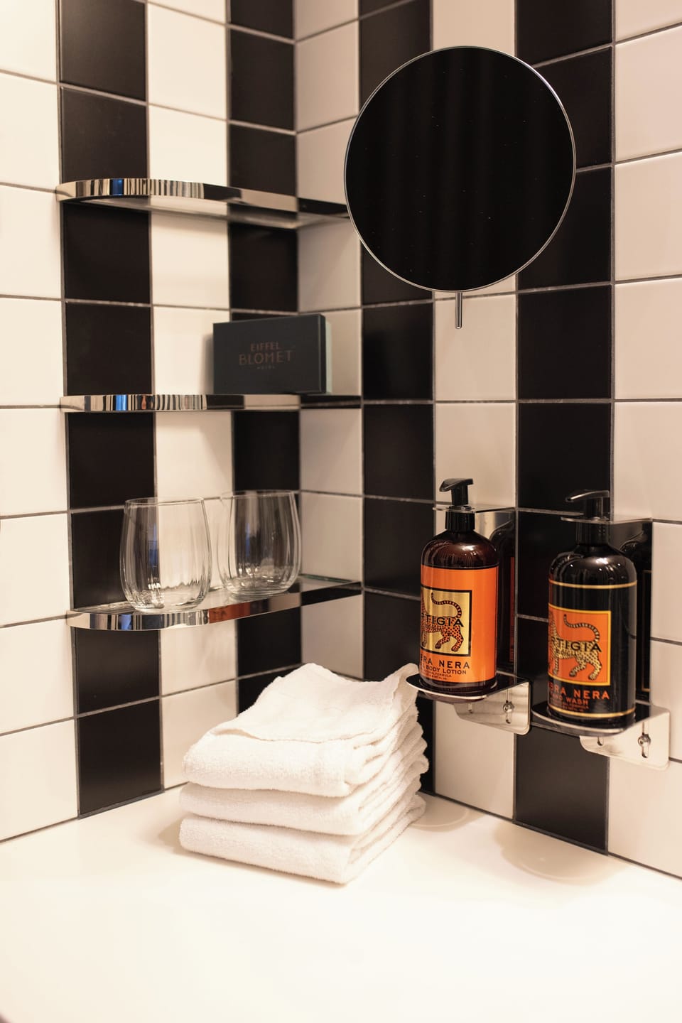 Classic Double Room | Bathroom | Free toiletries, hair dryer, bathrobes, slippers