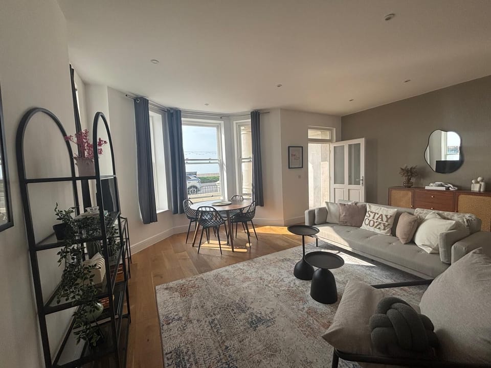Premium Apartment, 2 Bedrooms, Patio, Beach View | Living area