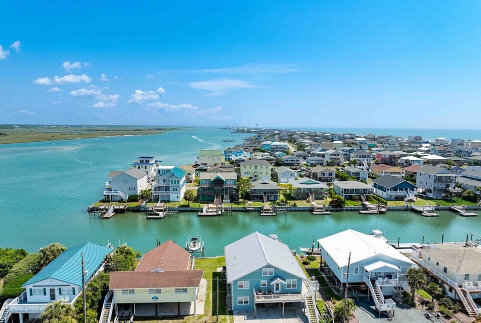 Overlooks the Canal with Sound Views