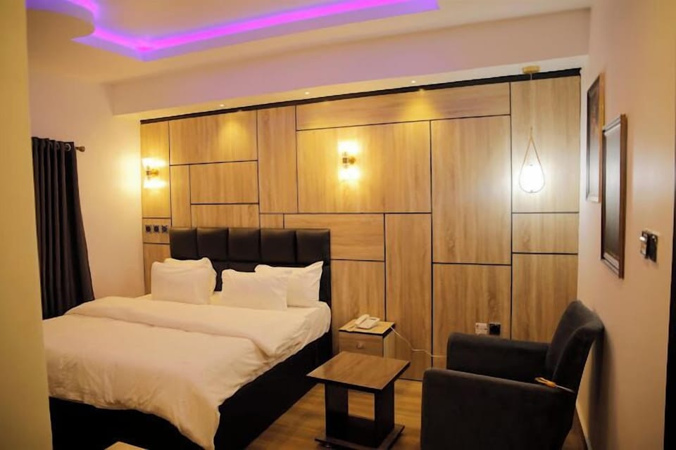 Deluxe Room, Balcony, City View | Desk, laptop workspace, soundproofing, free WiFi
