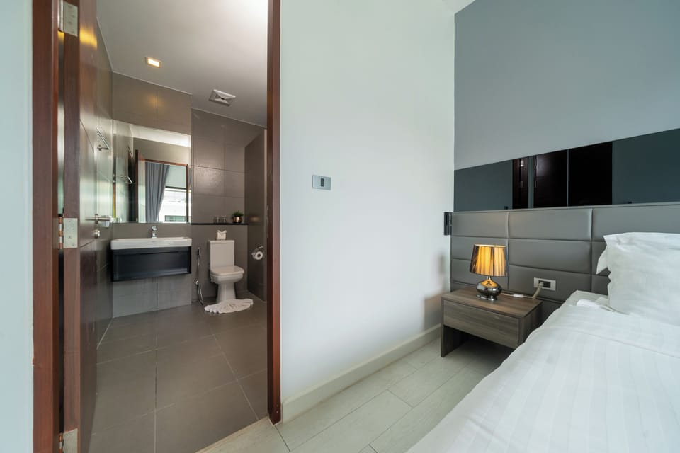 Exclusive Condo, 1 Bedroom, Balcony, Pool View | Bathroom