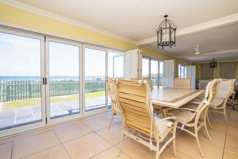 House, 4 Bedrooms, Smoking, Patio | Dining