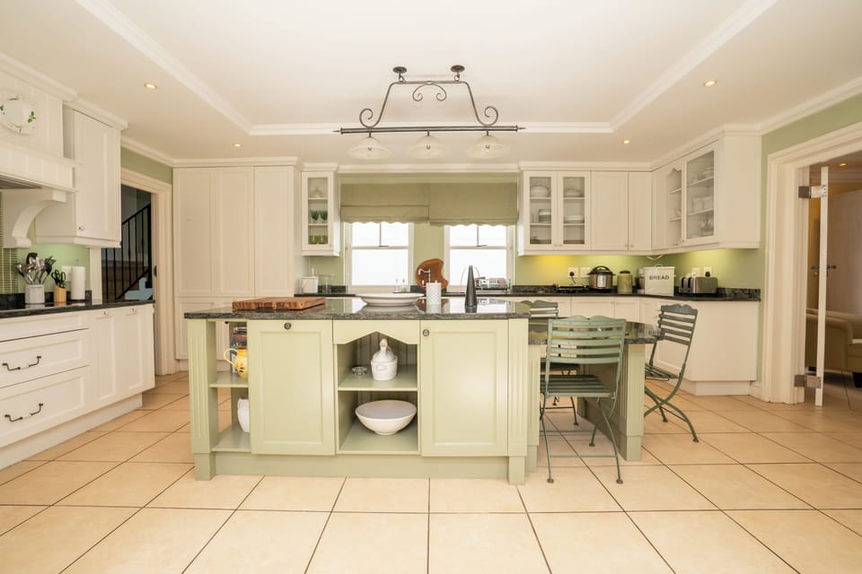 House, 4 Bedrooms, Smoking, Patio | Interior