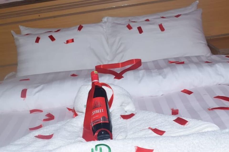 Free WiFi, bed sheets