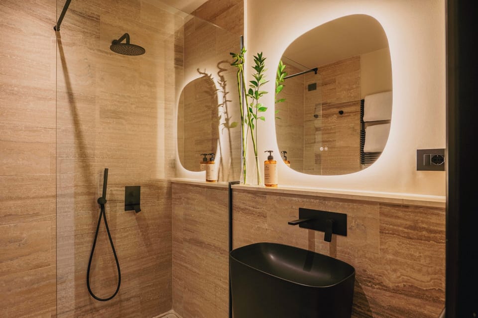 Shower, hair dryer, slippers, bidet