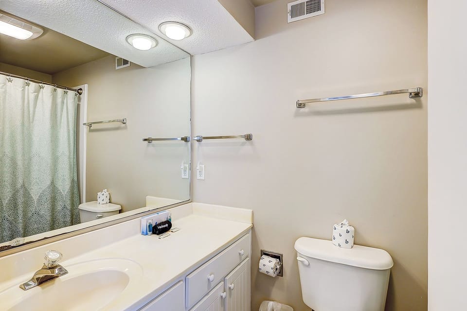 King Bathroom 1