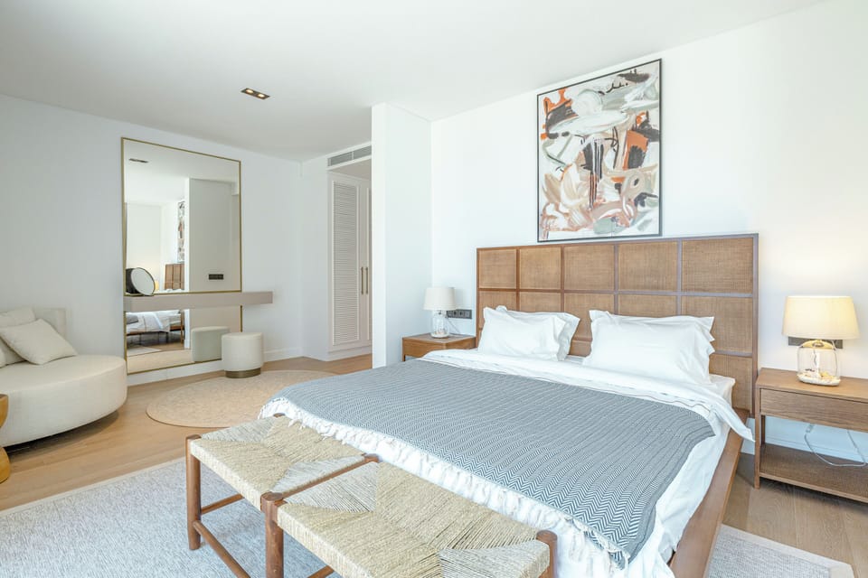 Ensuite Main Bedroom with a King Size Bed
