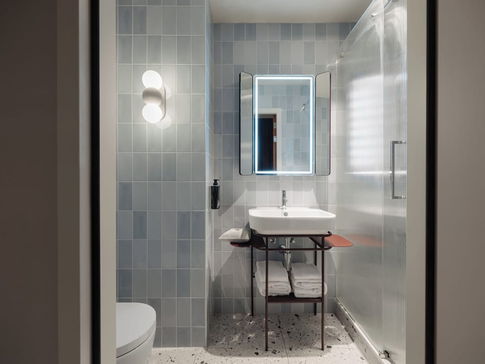 Family room - interconnecting | Bathroom | Eco-friendly toiletries, hair dryer, towels, soap