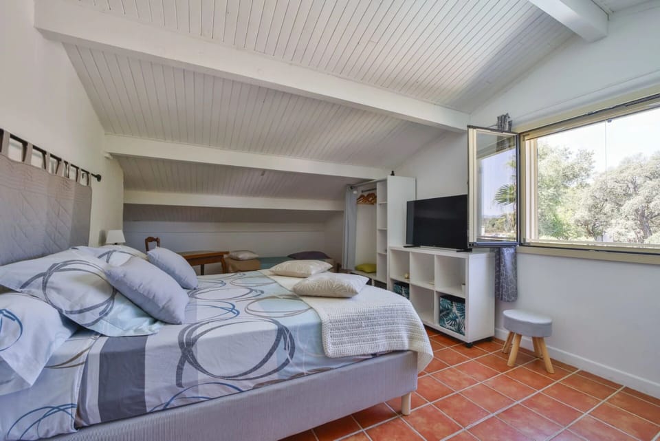 Comfort Room, Patio, Pool View | Iron/ironing board, WiFi (free)