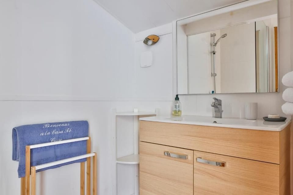 Classic Room, Patio, Garden View | Bathroom | Towels