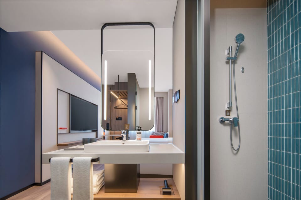 2 Double Standard | Bathroom | Free toiletries, hair dryer, slippers, towels