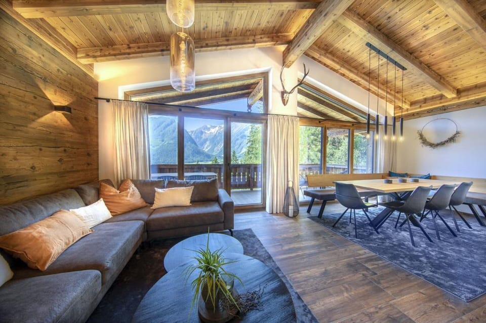 Chalet | Living area