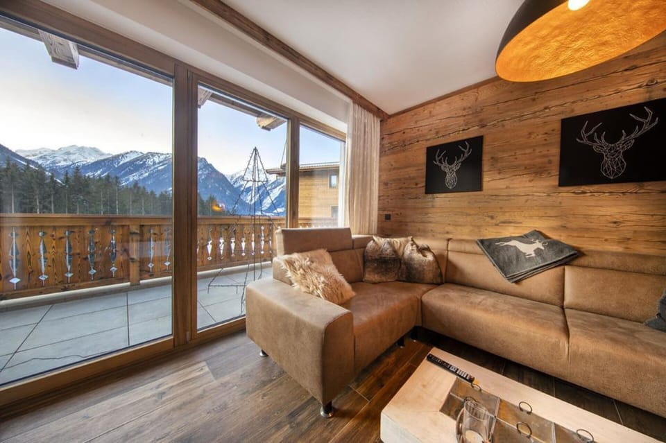 Chalet | Living room | Fireplace