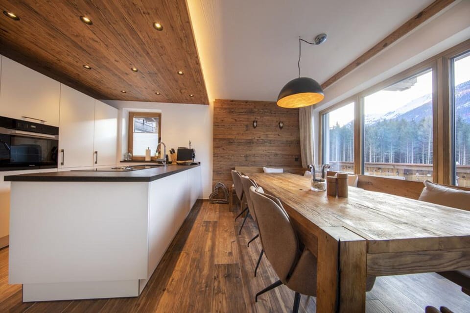 Chalet | Dining