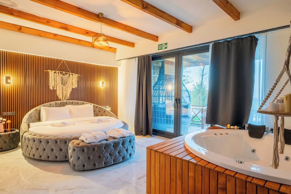 Designer 360 Suit Villa Dag veya Havuz Manzarali Ortak Havuzlu | Soundproofing, free WiFi, bed sheets
