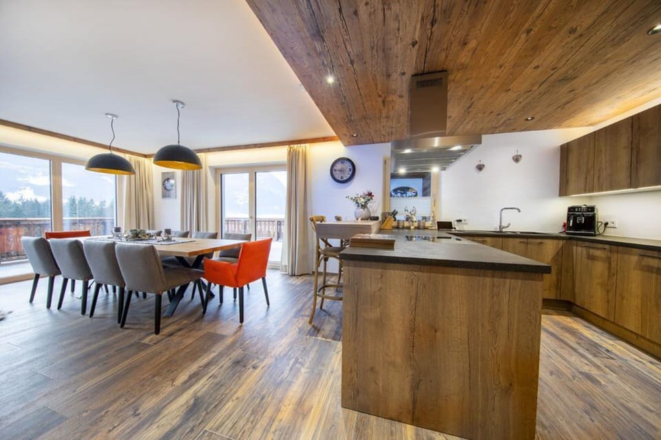 Chalet | Dining
