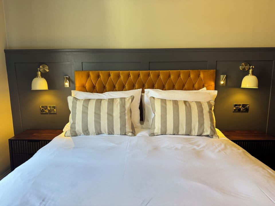 Superior Room | Iron/ironing board, free WiFi, bed sheets