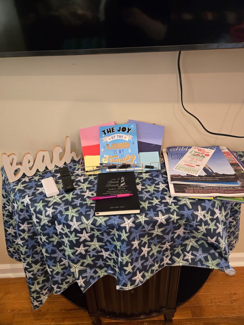 notepads/recommendations book/ menus etc
