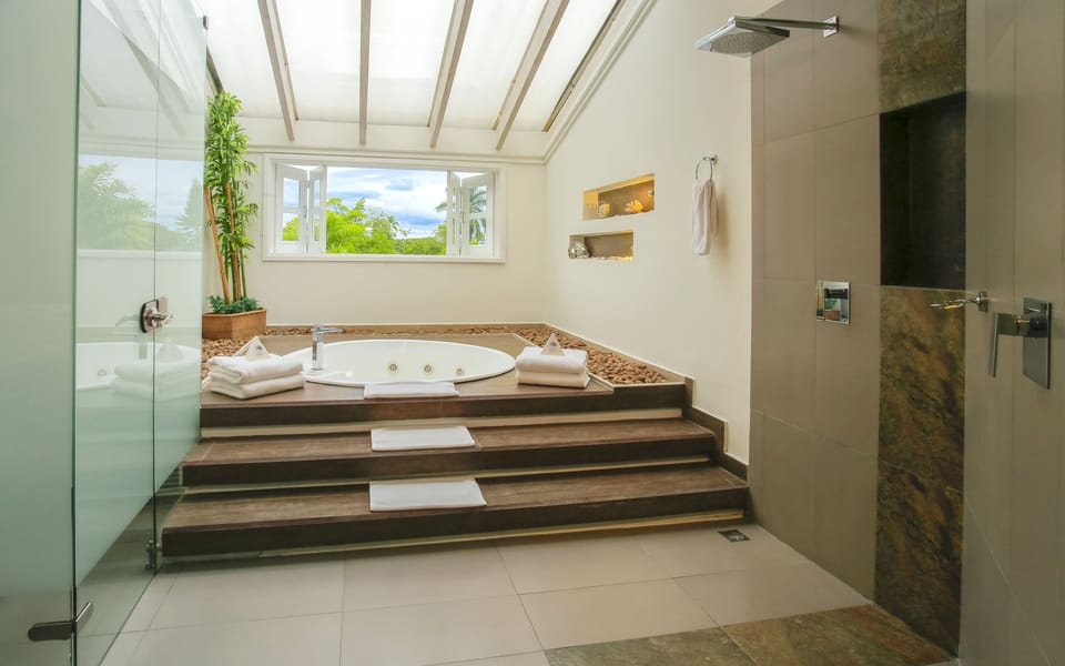 Elite Suite | Jetted tub