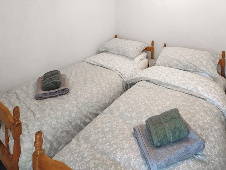 Twin bedroom | Edward Terrace Cottage, Rhyd Ddu, near Beddgelert