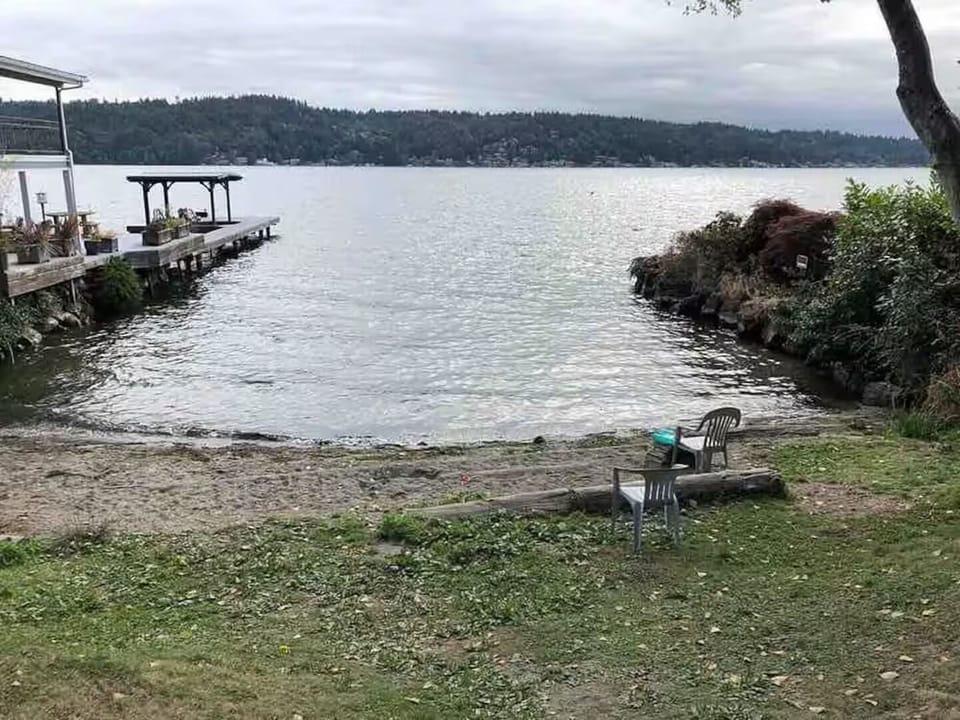 Lake City waterfront park; within walking distance.