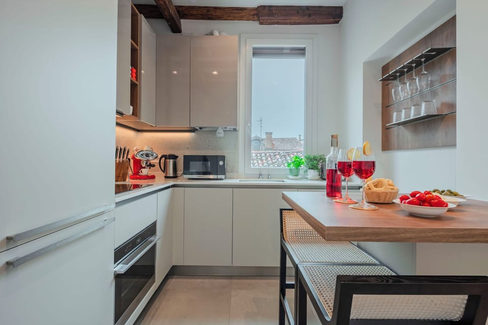 Superior Apartment, City View | Private kitchen