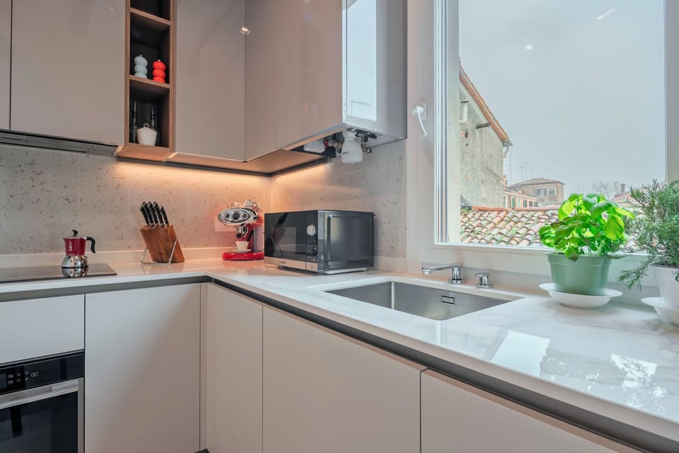 Superior Apartment, City View | Private kitchen