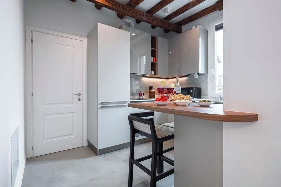 Superior Apartment, City View | Private kitchen