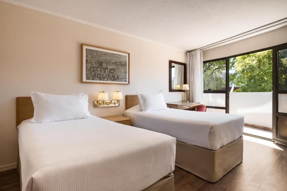 Standard Twin Room | In-room safe, desk, blackout drapes, soundproofing