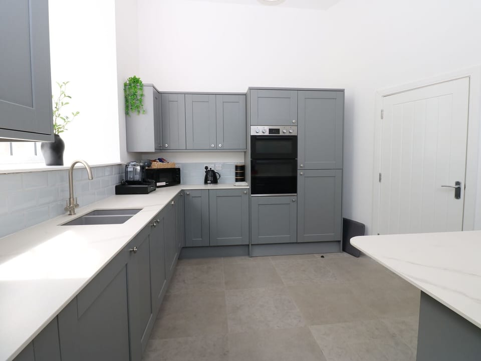 Dishwasher, cookware/dishes/utensils