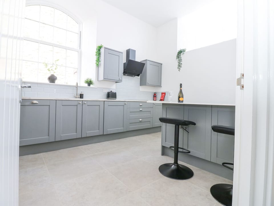 Dishwasher, cookware/dishes/utensils