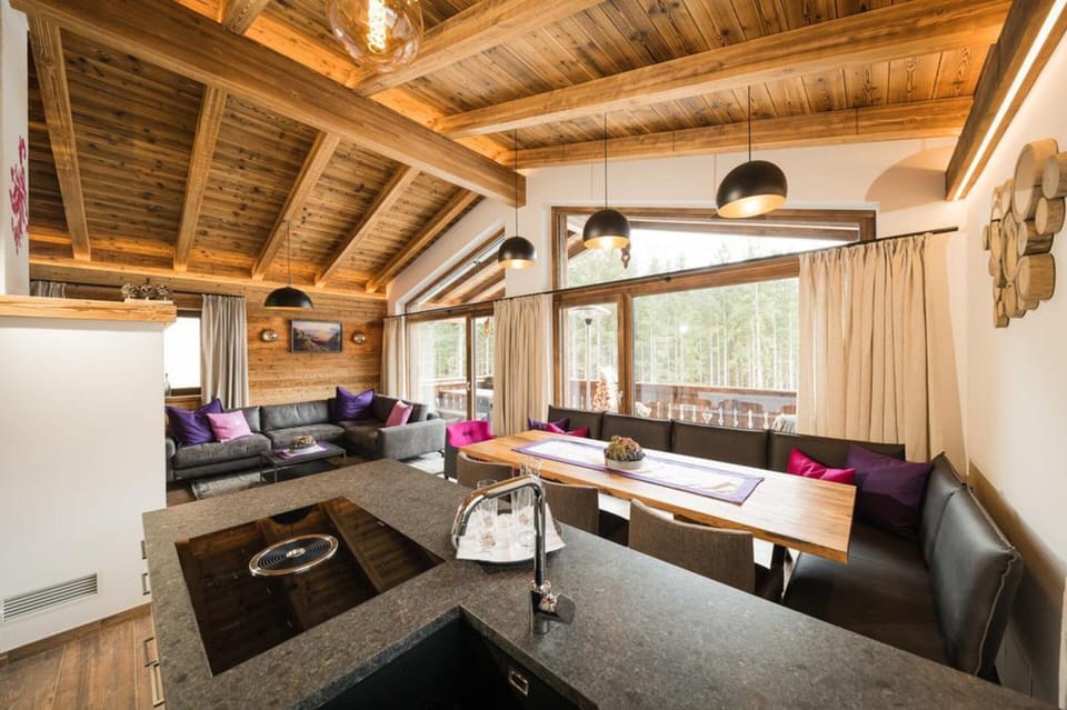 Chalet | Dining