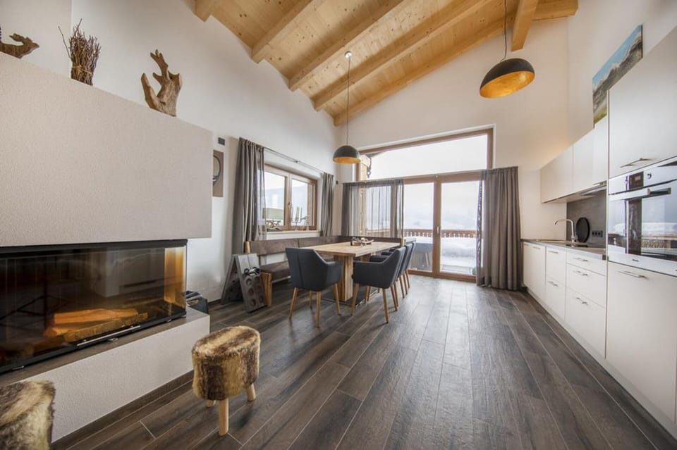 Chalet | Dining