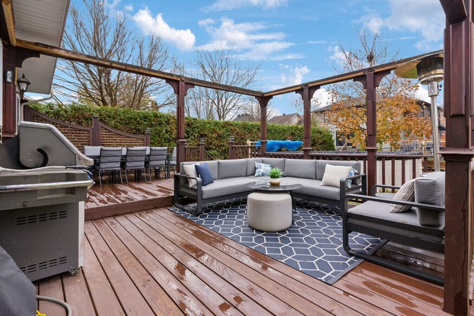 Patio, heated pool, BBQ