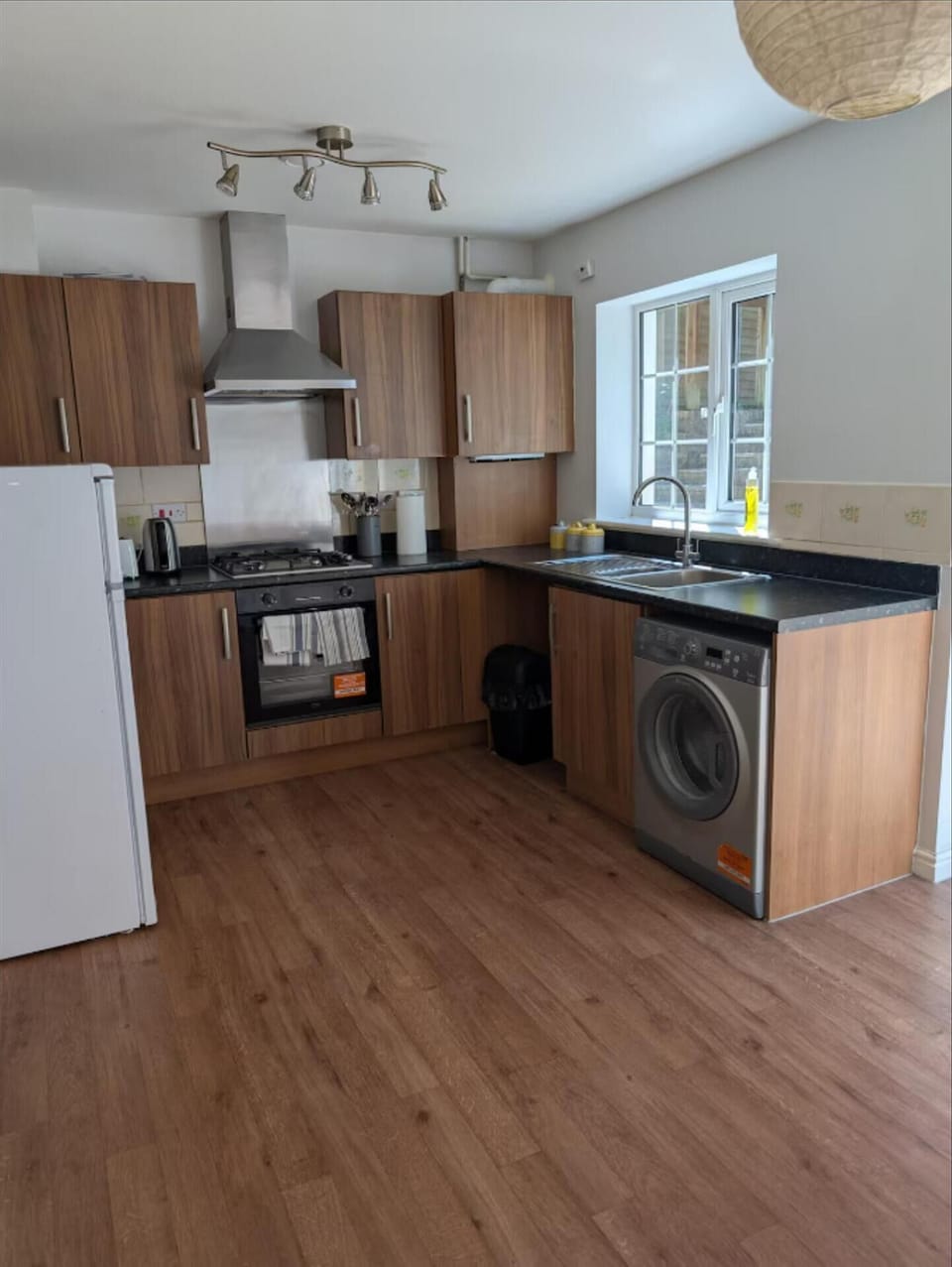 House | Private kitchen | Fridge, microwave, oven, stovetop
