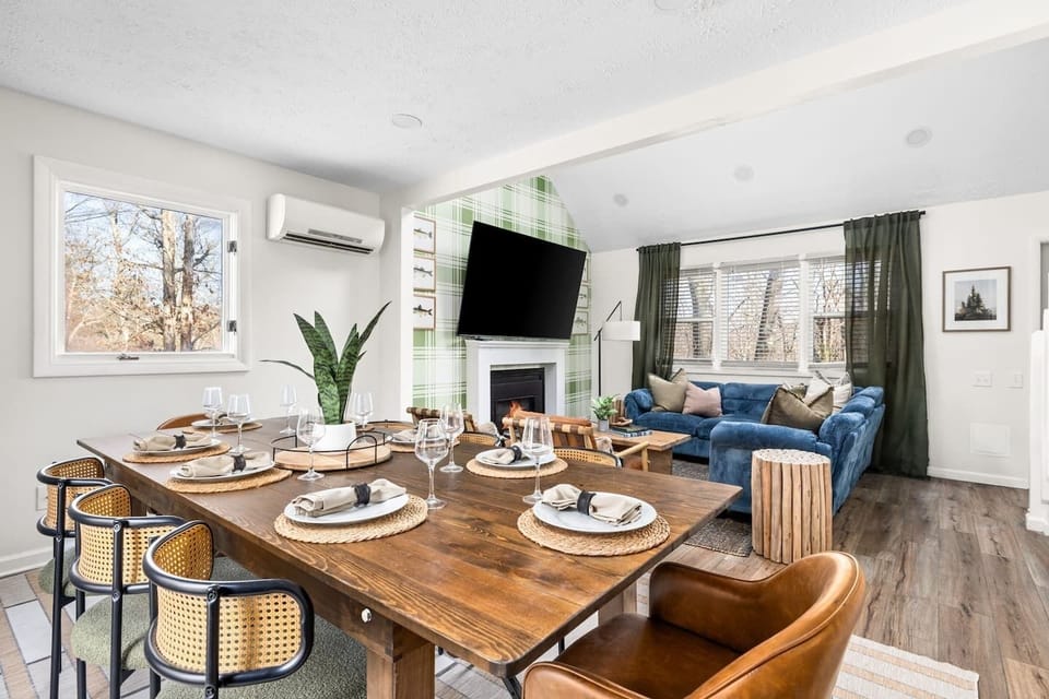 A dining table for 8 is ready for family dinner