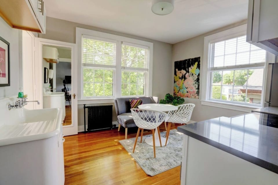 Dine-In Kitchen